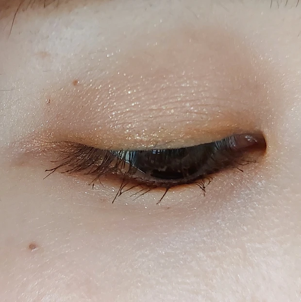 ADDICTIONの「アイ&チーク コンパクトアディクション“ストーリー オブ ライフ”」を紹介|スウォッチからメイクレシピまで解説します!【クリスマスコフレ2022】_4_2