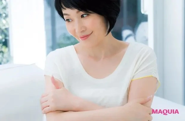 【美容家・小林ひろ美さんの美容法】体 朝はハグ♡から始まり、 夜はコリをほぐして就寝_1