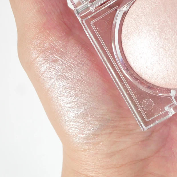 キャンメイク ムーングロウハイライター ピンク 新色