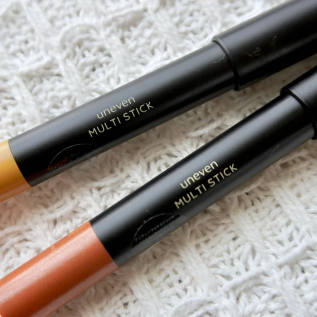 【uneven/アニヴェン】プチプラで今っぽオシャレカラー!肌なじみ抜群ゴールドカラーのマルチスティックでメイク。_2