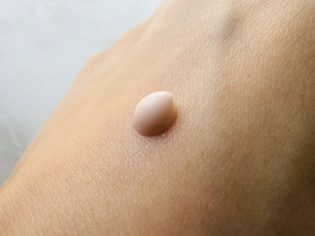 ローラメルシエのピュアキャンバスパワープライマースーパーチャージドエッセンスのテクスチャー