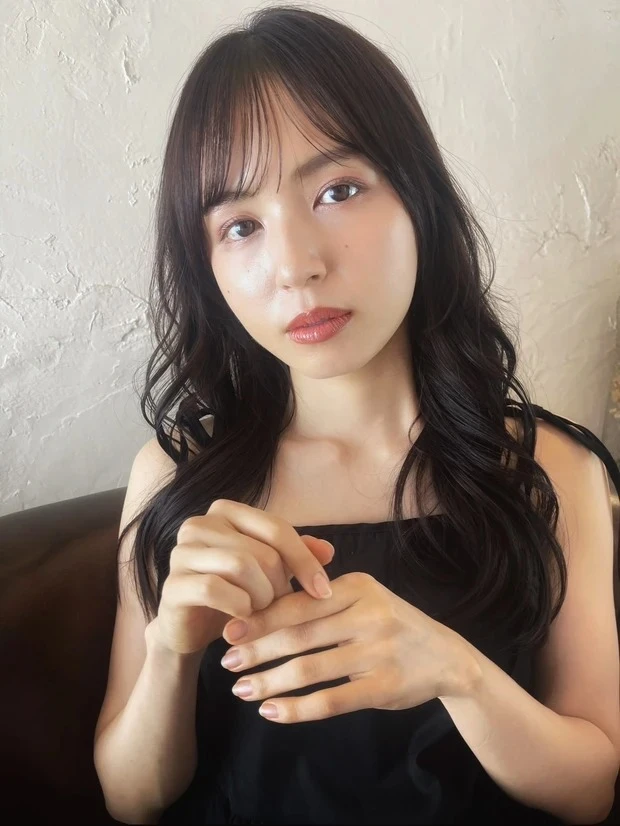 【卵型さんにおすすめの髪型】セミロング&ロングヘア編_【卵型×ロングヘア】小顔見えレイヤーで美人度アップのロングヘア