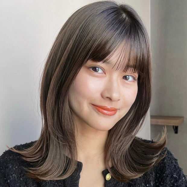 ミディアム　ヘア　髪型　ヘアスタイル　大人　30代　40代　前髪あり