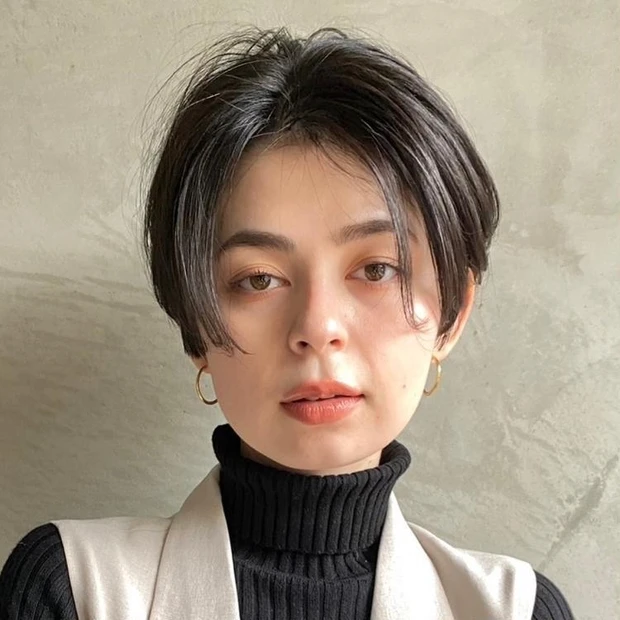 ロング ヘア 髪型 ヘアスタイル 前髪あり ヘアカラー 暗髪 レイヤー