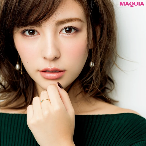 青み肌×濃い色の瞳のウィンタータイプに似合う、ブラウンアイパレット3選