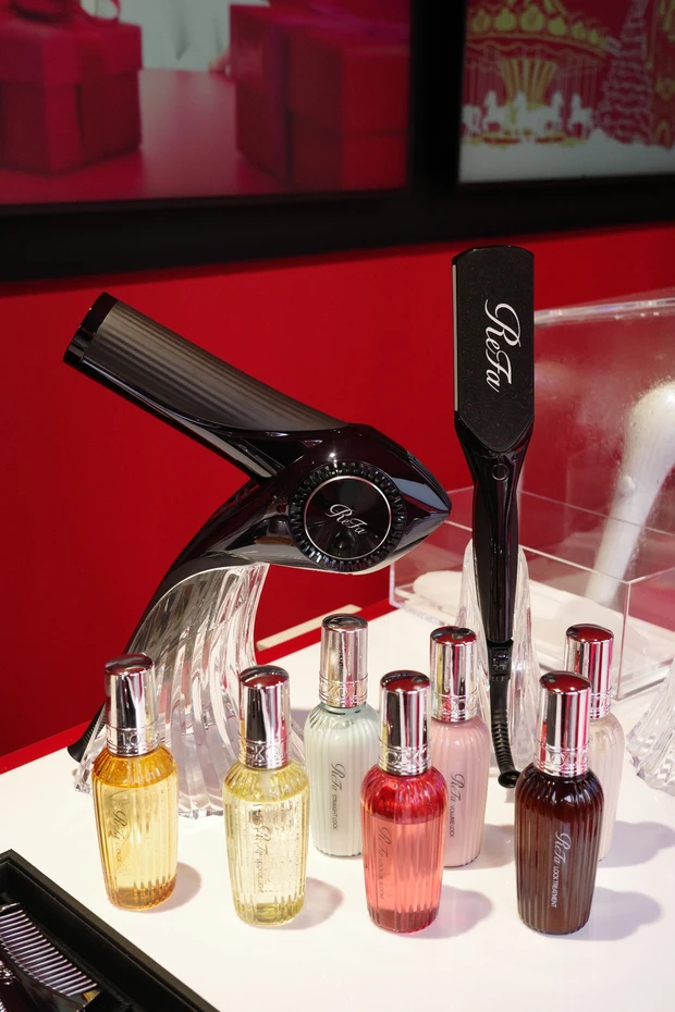 日曜日まで✨ReFaのholidayイベント行かなきゃ🎄
_5