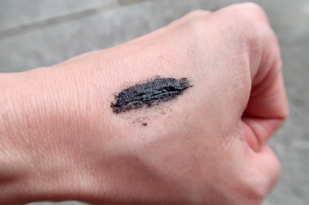 クイックラッシュカーラーロングマスカラのテクスチャー