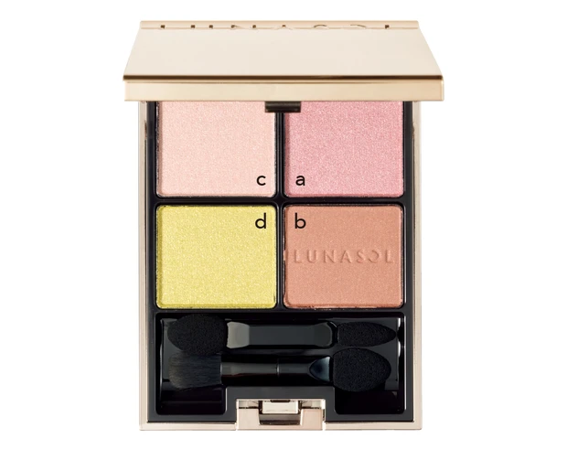 1.旬の柔らかピンクメイクでフレッシュな印象に_目元の上まぶたは求心コントロール 下まぶたは盛ってメリハリを_ルナソル アイカラーレーション EX38 ¥6820/カネボウ化粧品(限定品)