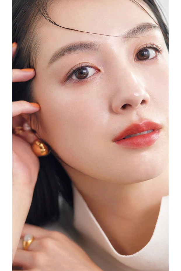 セルフメイクを終えた桜庭ななみさん