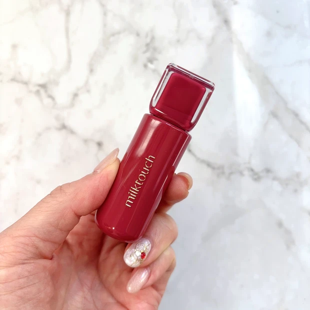 小嶋陽菜が愛用する「milktouch　ジェリーフィットティンティッドグロウティント　14 Roseberry」