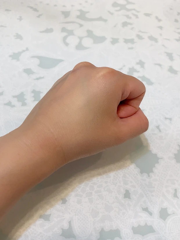 コスメデコルテ エバークリスタル リキッドファンデーションのスウォッチ②