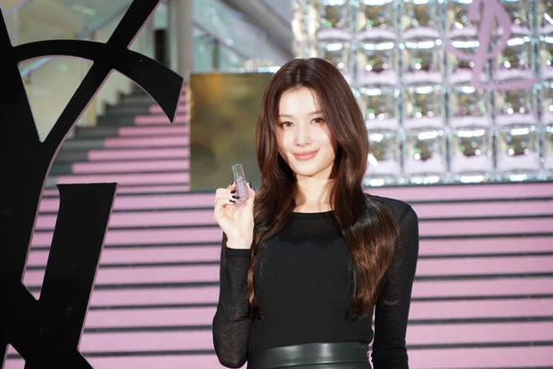 YSL BEAUTYアンバサダーのSANAさん（TWICE）が登場！ スペシャルメッセージもチェック_5_1