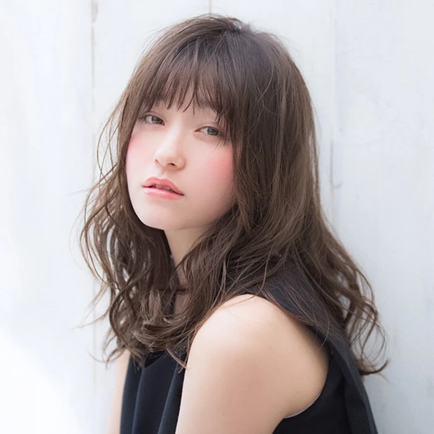 デートにおすすめ！  アイロンで仕上げるニュアンスウェーブロング