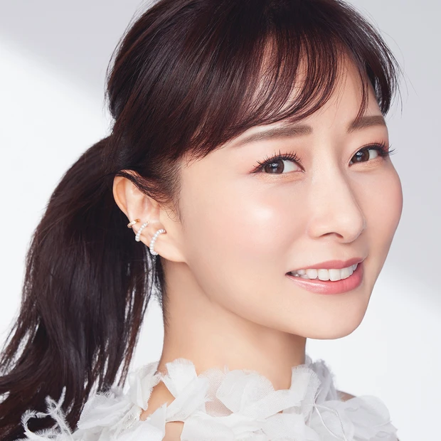 表紙に石井美保さん登場。美容情報メディア『meeco magazine』…