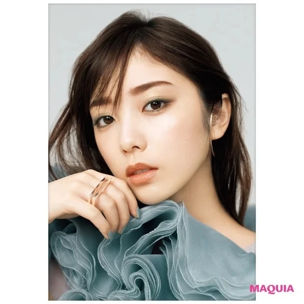 与田祐希さんが纏う、たおやかで凛とした秋メイク