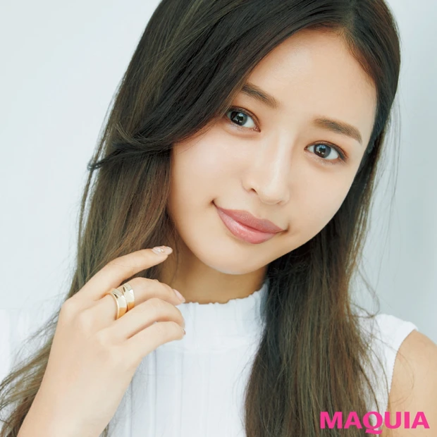 オフィスシーンにもぴったりなヘア