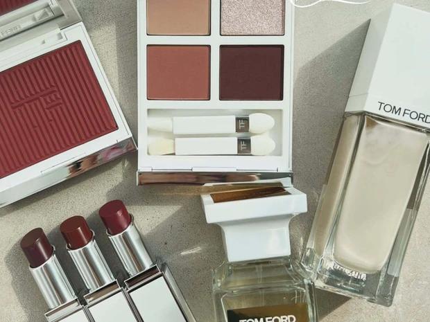 トム フォード ビューティのホリデーをスウォッチ！ 朝用美容液も初登場【クリスマスコフレ2025】