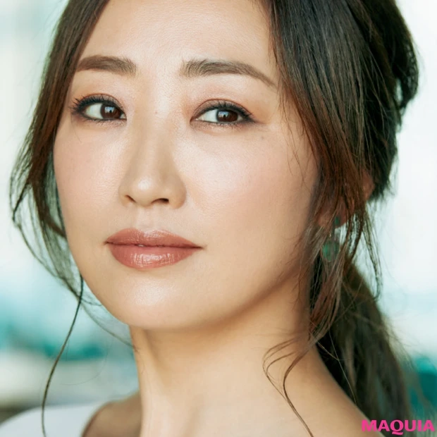 同窓会で「品のあるひと」になる、ハリツヤ肌ベージュメイクを神崎恵さんが伝…