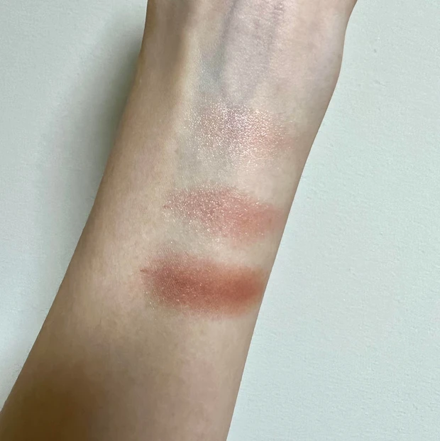 可愛くて使えるプチプラコスメ見つけた!アイシャドウ編!
CEZANNE(セザンヌ)トーンアップアイシャドウ
新色の2つをご紹介します♡_3_2