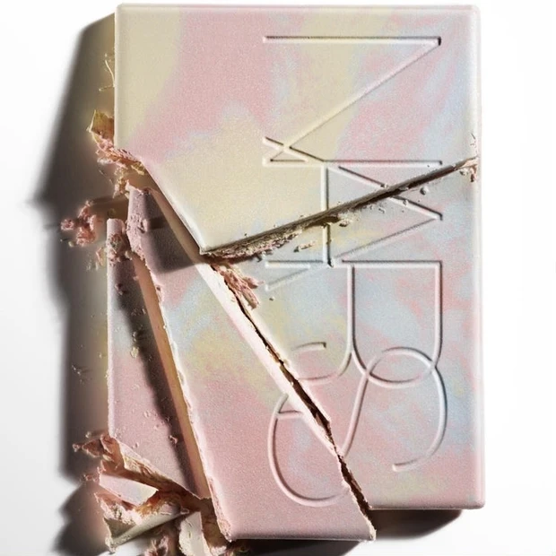 NARSの名品“リフ粉”に、肌をより美しく見せる限定品が登場!