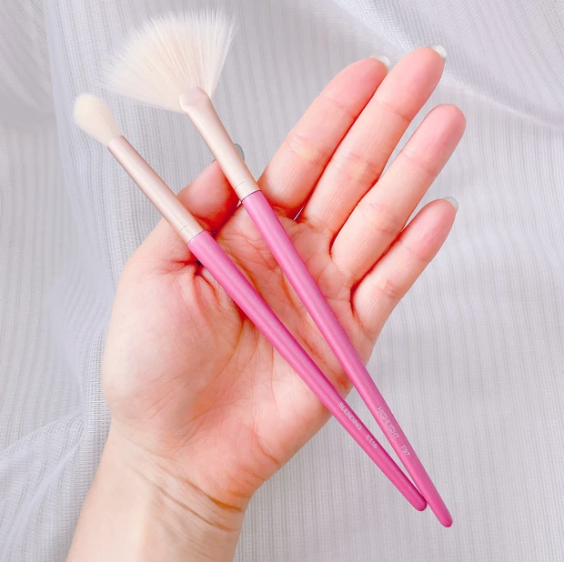 【MAQUIA8月号】瞬間メイク上達!SIXPLUS×マミ様ブラシ豪華付録が話題!2022上半期ベストコスメ発表!_2_1