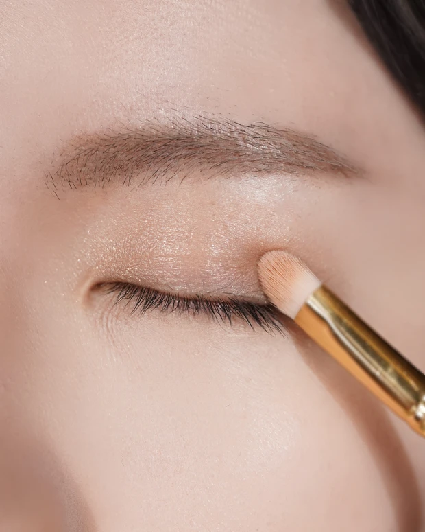 アイメイクの手順１