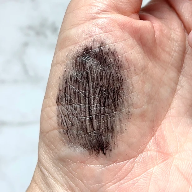 「アイコニックロングマスカラ」のスウォッチ画像