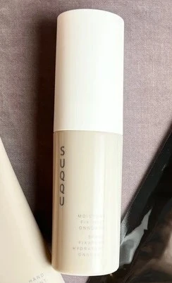 化粧直しにおすすめのアイテム SUQQU モモイスチャー フィックス ミスト 穏の香