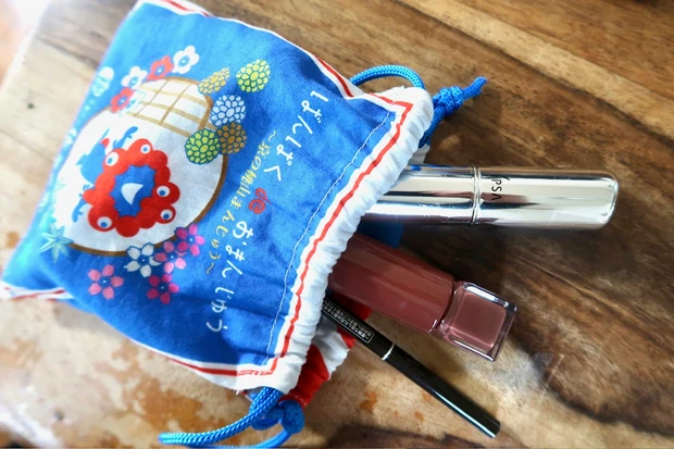 イプサ ザ・タイムR デイエッセンススティックeをポーチにin!