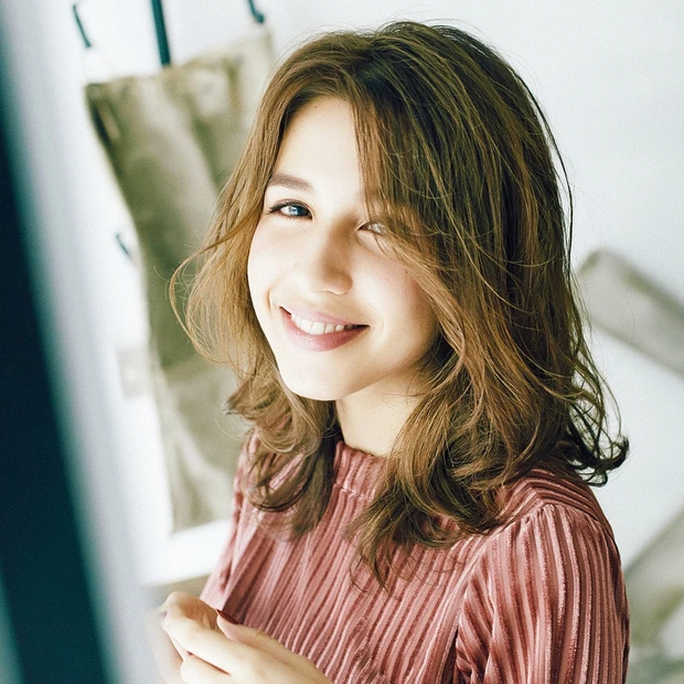 旬のほつれ質感×小顔見せひし形シルエット！ メリット盛りだくさんな大人ミ…