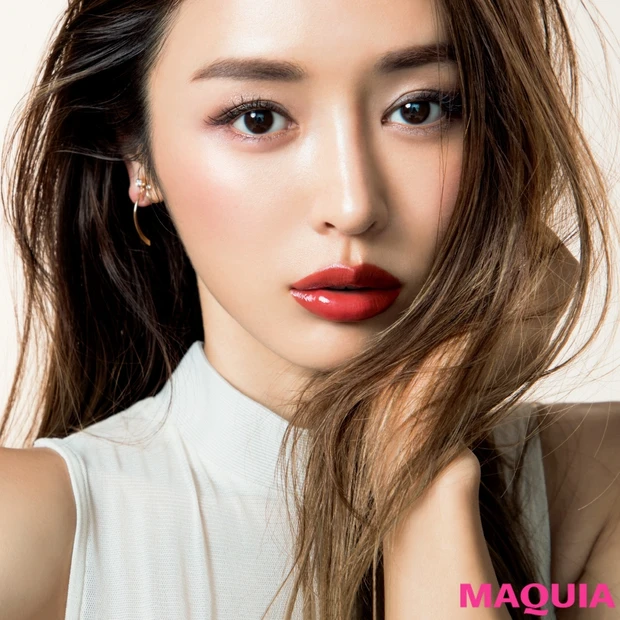 絶対似合う！ イエベ秋タイプさんの赤リップはダスティレッドでこなれ感アッ…