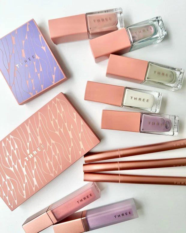 THREE_クリスマスコフレ2024_パッケージ