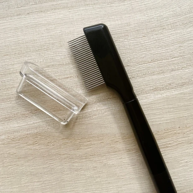 まつ毛メイクの定番は、キャンメイクとダイソーのプチプラアイテム【マキアエディターズの「オッス!推しコス」】_2