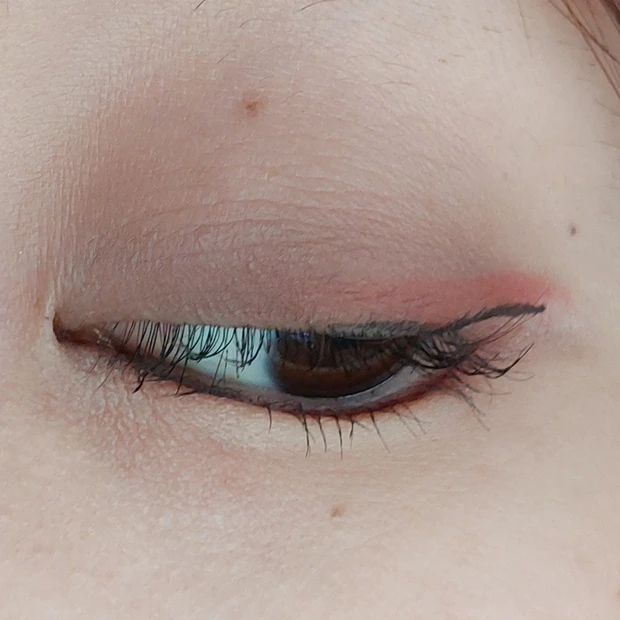 【ヴィセ ニュアンス マット クリエイター2色をスウォッチ！】透け感マットで立体的で上品な目元に。マット苦手さんこそ使ってみて♡_4_2