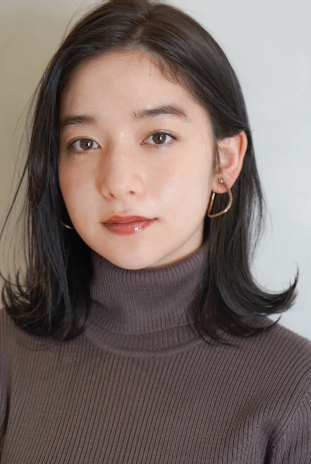 【大人のヘアカタログ】毛先のくせを上手に生かしたハネ感ミディアムヘア_2_2