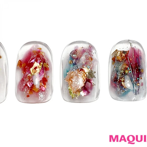 異素材の輝きを閉じ込めた、「大人のクリスマス」ネイル