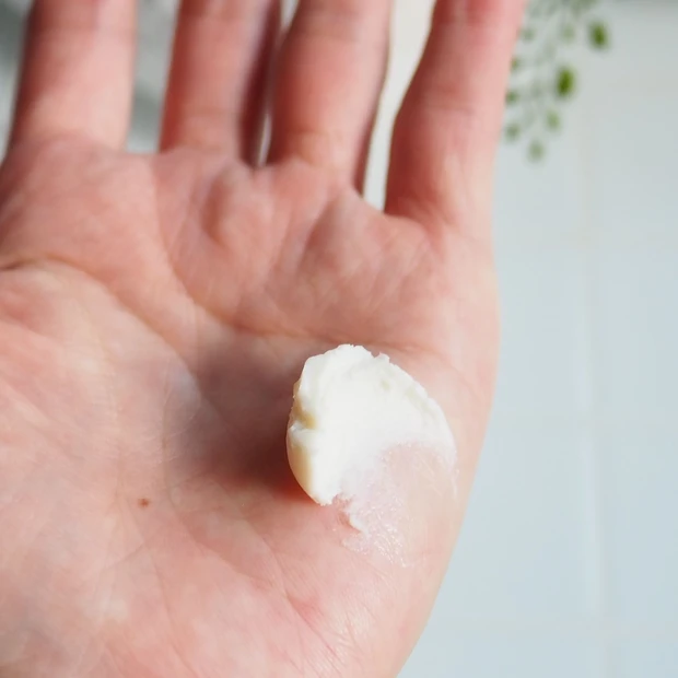 「デュオ クレンズセラム ピール＆ブースト」のテクスチャー