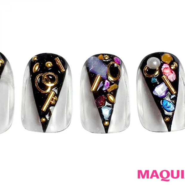 ツリー風フレンチで、モードに楽しむ「大人のクリスマス」ネイル