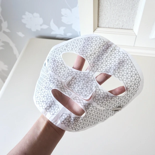 微小電流を流せるちょっとユニークなフェイスマスクで夜のスペシャルケアを！_3_1