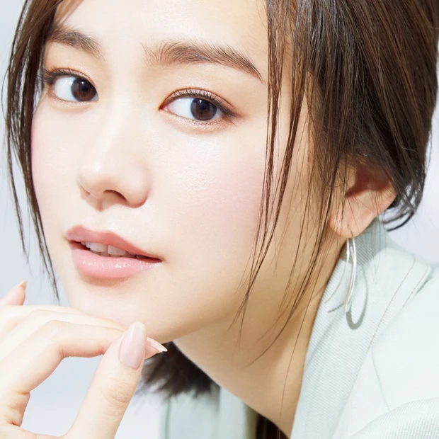 桐谷美玲さんが魅せる! ミルキーベージュで作る涼しげフェミニン顔