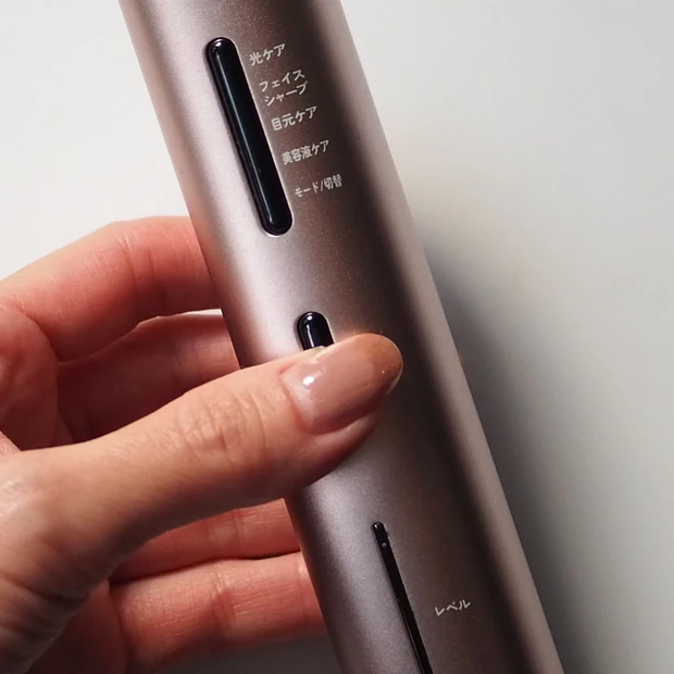 「SELINI (セリーニ) LDM BOOST PRO」の「電源/レベル」ボタン