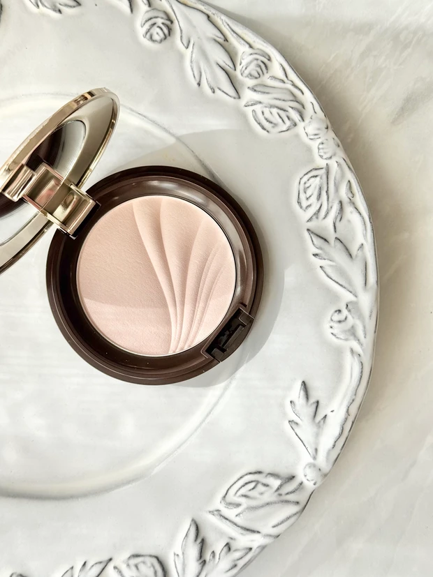 カバーマーク　ベースメイク　デパコス　フローレスフィット　ファンデーション　下地　パウダー