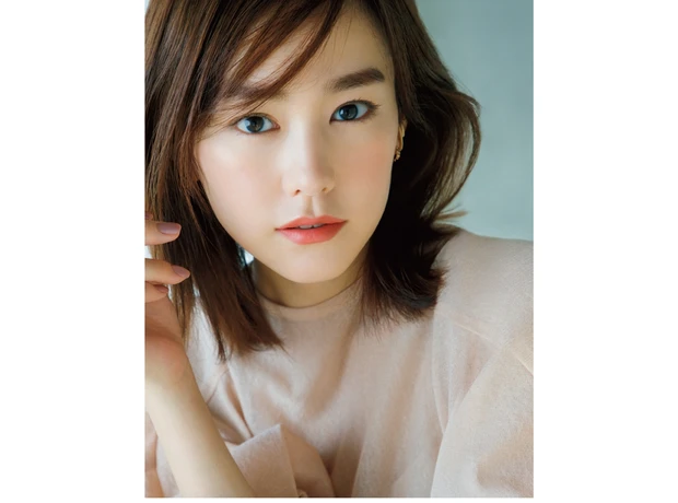 LOOK2 大人の透明感をまとった 好感度Face