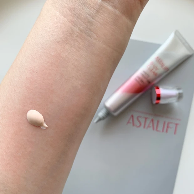 肌質・なりたい肌で選べる！ASTALIFT［アスタリフト］D-UVクリア２種の使用感・仕上がり・違いをスウォッチ多めでレビュー
_4