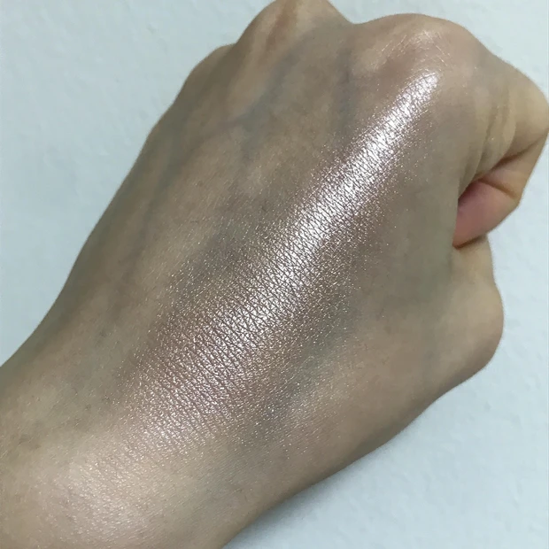 【ツヤ肌をハイライトで手に入れよう】
キラキラツヤツヤになれる
BOBBI BROWN ハイライティングパウダー 02ピンクグロウ
_2