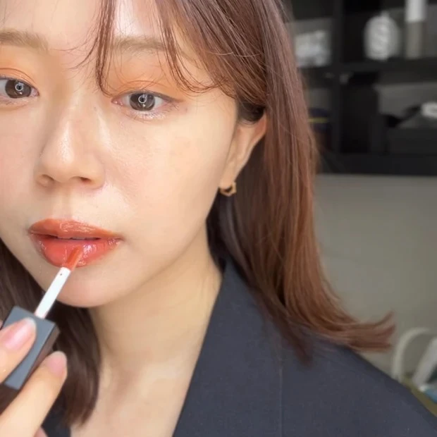 モイステン リップドロップ 03 ネオテラコッタ スウォッチ