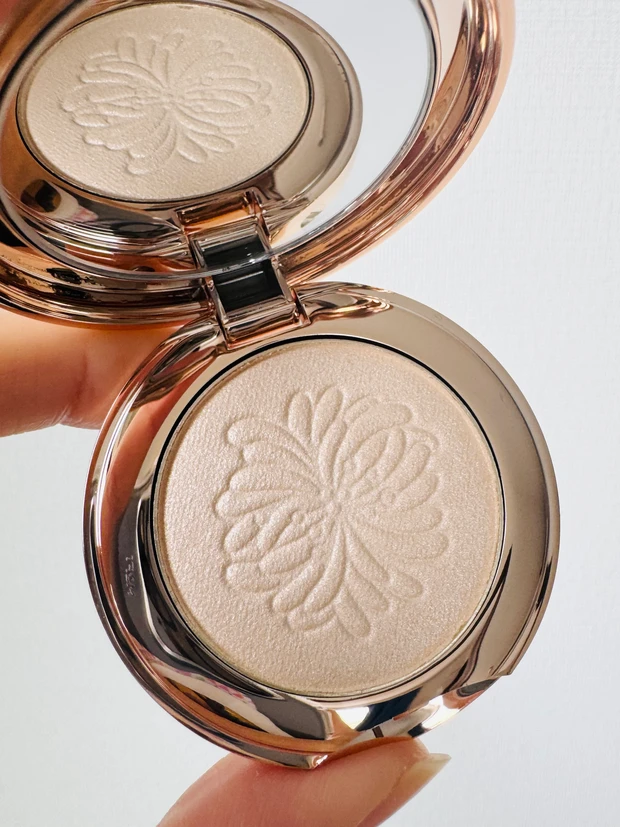 ポール＆ジョーのクリスマスコフレ2025、001 フラッパードレスのハイライター