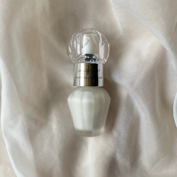 01 crystal diamondは、ダイヤモンドのようにリッチな輝きをあたえるホワイト