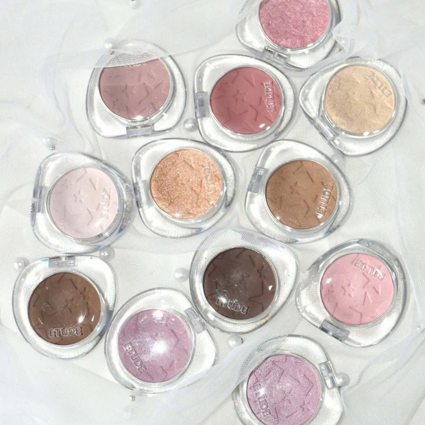 エチュードの新アイシャドウ全12色をスウォッチ！ ミニサイズでおしゃれに決まるアイテム