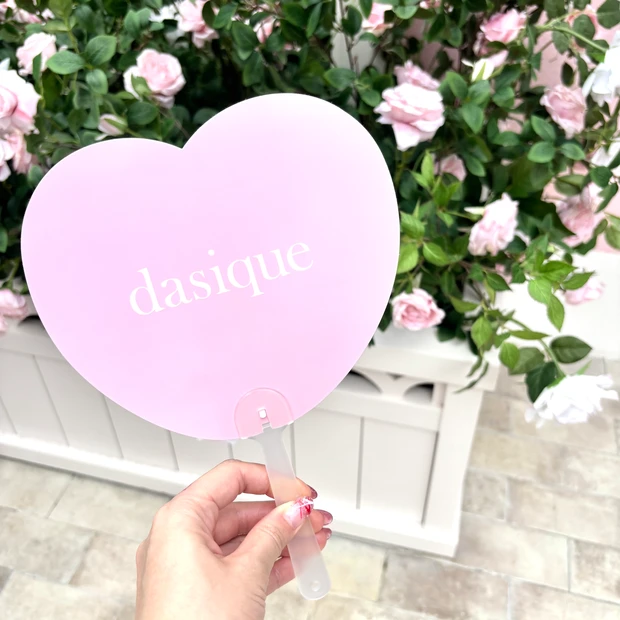 日本初デイジーク旗艦店の来店特典のうちわ